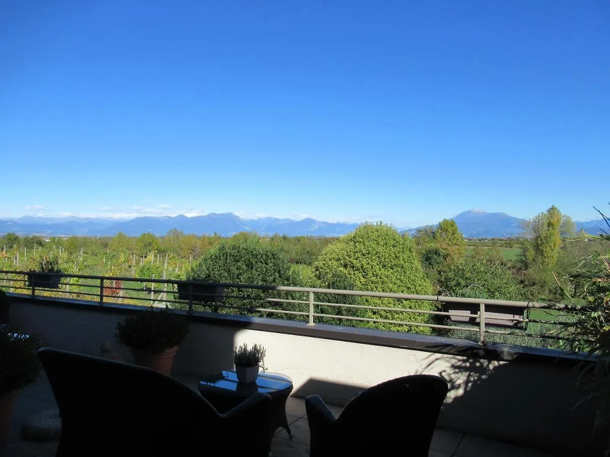 Monte Maino Bed & Breakfast Desenzano del Garda 0*,  Italy